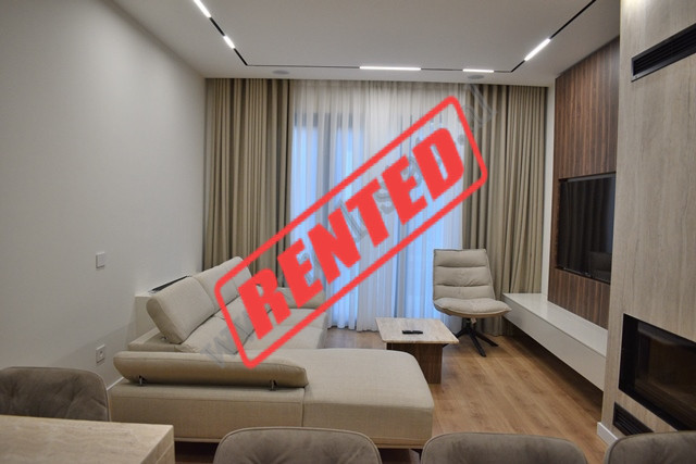 Apartament modern 2+1 me oborr me qira tek Residenca Green Valley tek Liqeni i Thate ne Tirane.
Poz